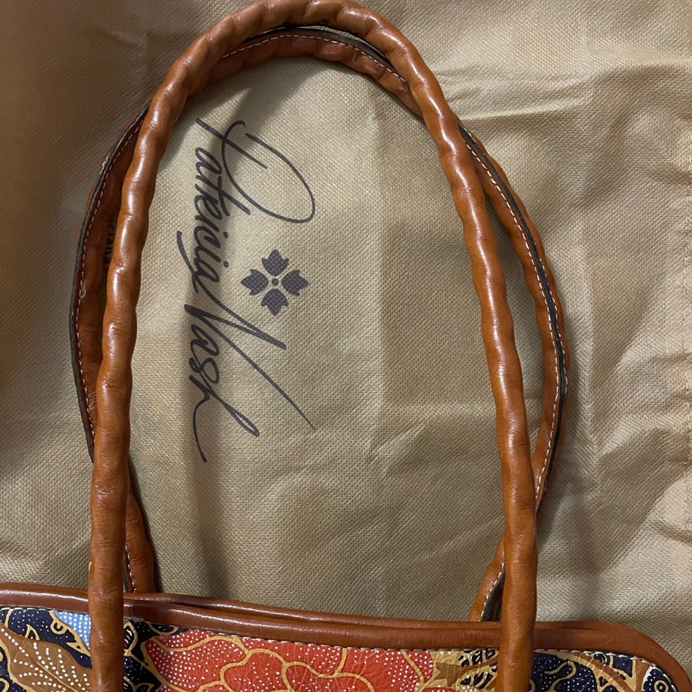 Like New Patricia Nash Floral Shoulder Bag in Orange and Black - Picture 7 of 10